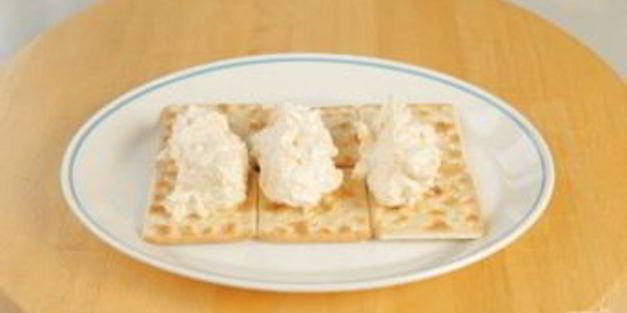 лучший закусочный торт из крекеров и рыбной консервы