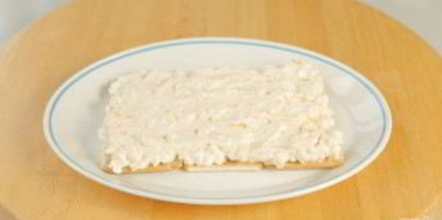 лучший закусочный торт из крекеров и рыбной консервы