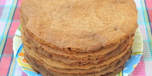 медовик с черносливом