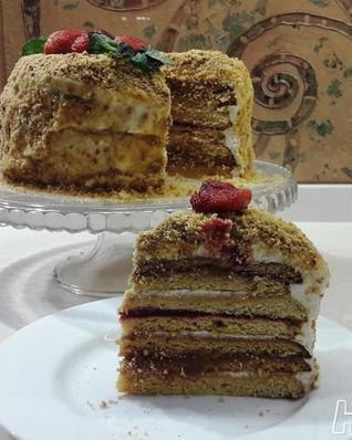 Медовик с карамелью и клюквенным кули