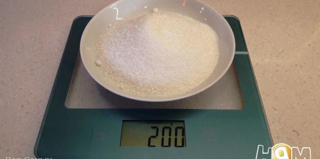 медовик с карамелью и клюквенным кули