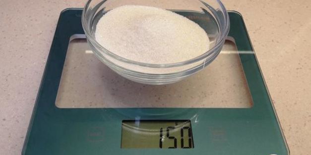 медовик с карамелью и клюквенным кули