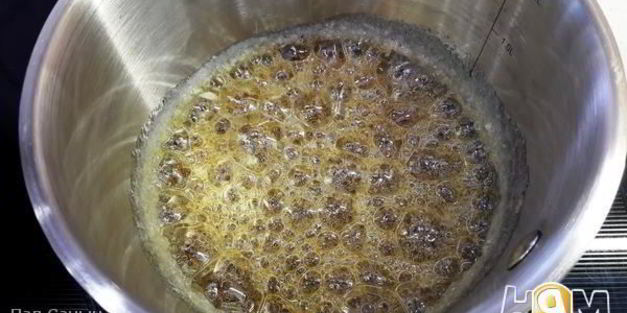 медовик с карамелью и клюквенным кули