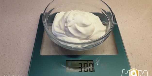 медовик с карамелью и клюквенным кули