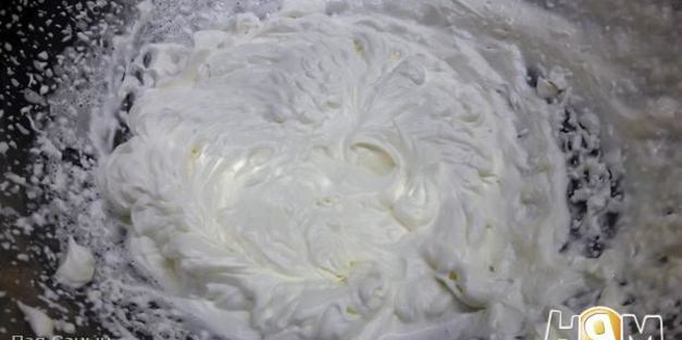 медовик с карамелью и клюквенным кули