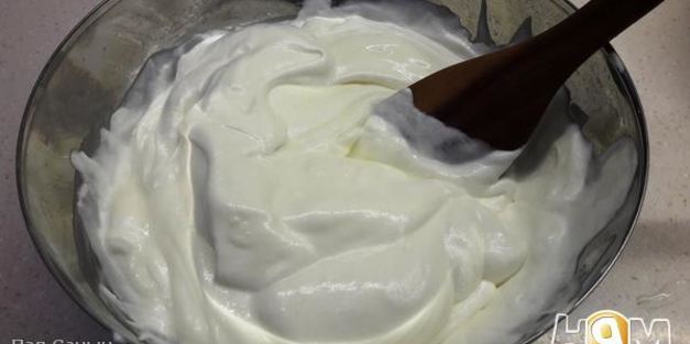 медовик с карамелью и клюквенным кули