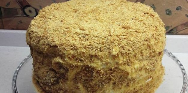 медовик с карамелью и клюквенным кули