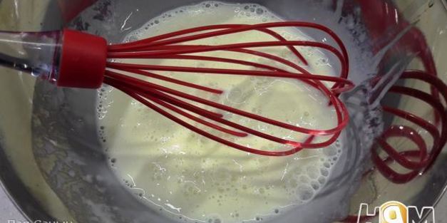 медовик с карамелью и клюквенным кули