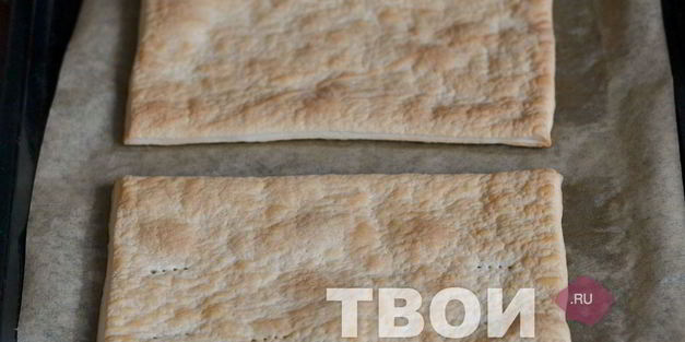 наполеон из слоеного теста