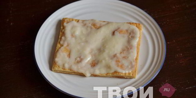 наполеон из слоеного теста