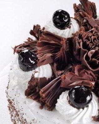 Шоколадный торт с нугой