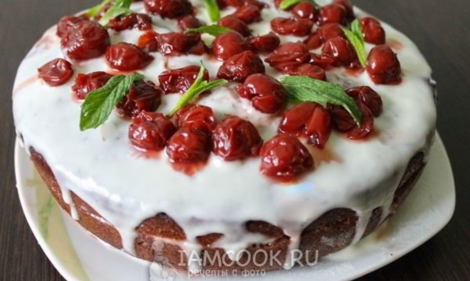 Рецепт шоколадный торт с вишнями и сметанным кремом