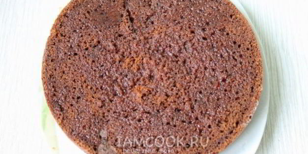 шоколадный торт с вишнями и сметанным кремом