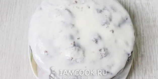 шоколадный торт с вишнями и сметанным кремом