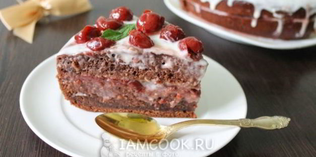 шоколадный торт с вишнями и сметанным кремом