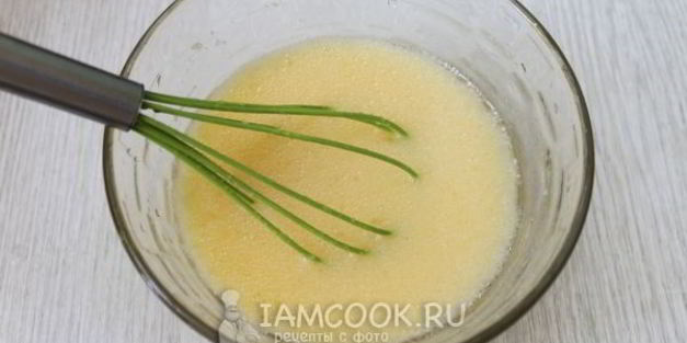 шоколадный торт с вишнями и сметанным кремом