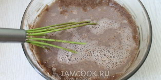 шоколадный торт с вишнями и сметанным кремом