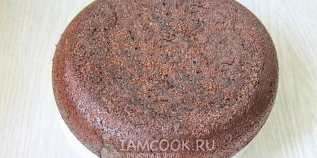 шоколадный торт с вишнями и сметанным кремом