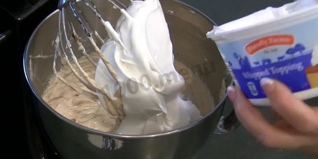 торт лебединое озеро с безе и взбитыми сливками