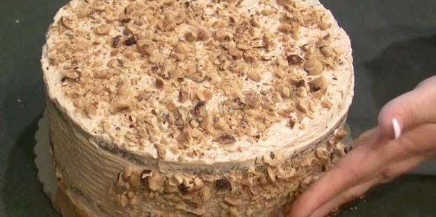 торт лебединое озеро с безе и взбитыми сливками