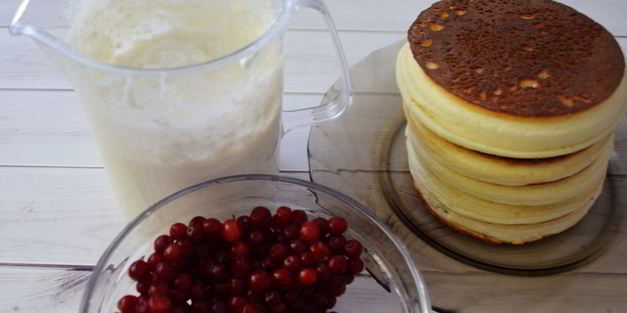 торт с творогом и брусникой