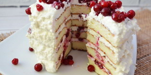 торт с творогом и брусникой