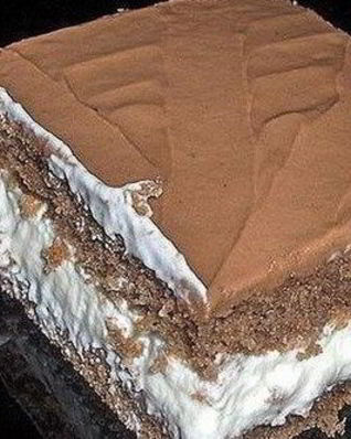 Торт со сметанно-ванильным кремом и сливочной глазурью