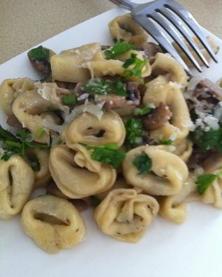 Тортеллини с грибным соусом
