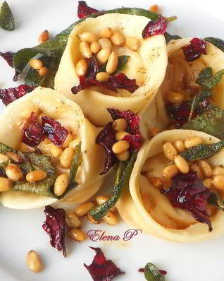 Тортеллини с тыквой и кедровыми орешками