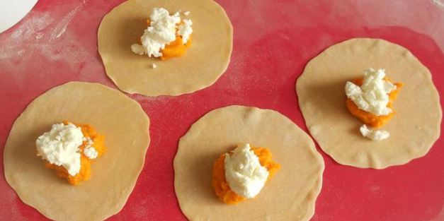 тортеллини с тыквой и кедровыми орешками