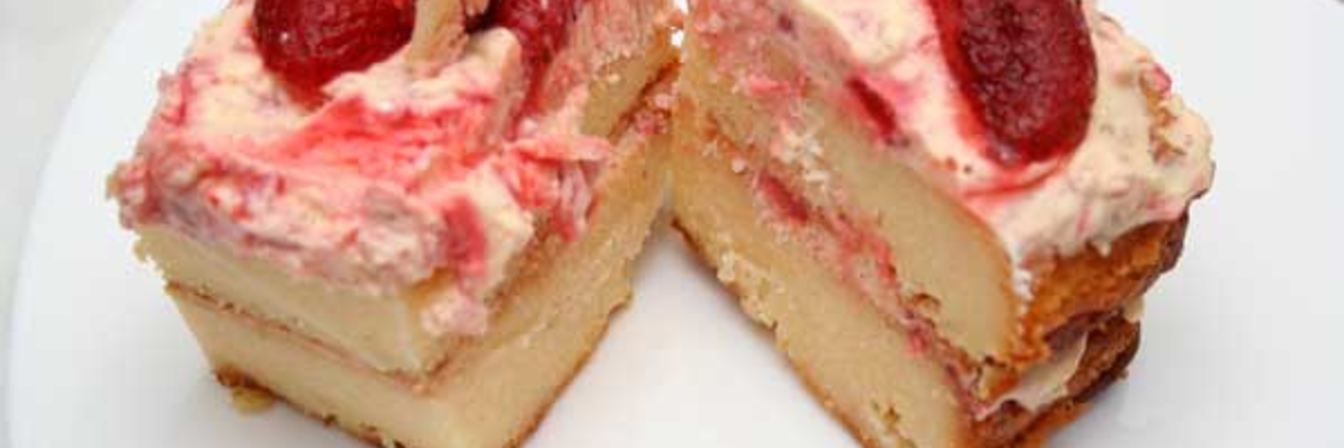 Творожный торт с клубникой