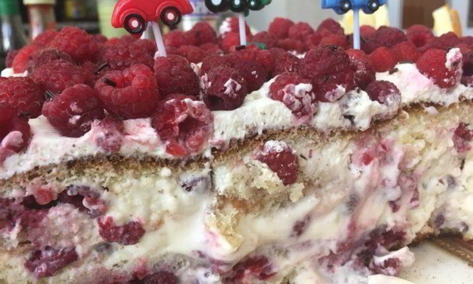 Рецепт ягодный бисквитный торт