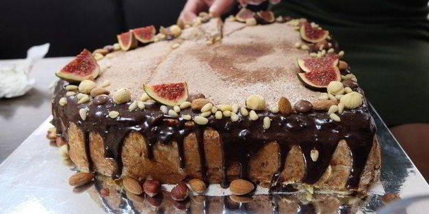 ягодный бисквитный торт