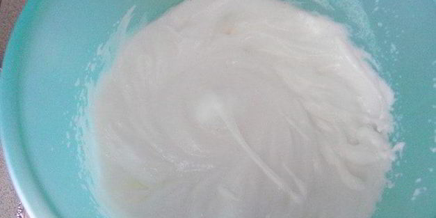 вишневый полосатый рулет