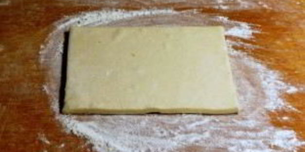 выпечка из слоеного теста в духовке