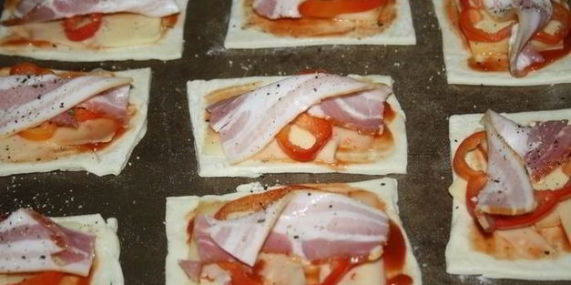 закусочные слойки с беконом