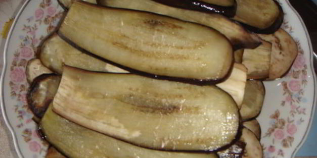 запеченные конвертики из баклажанов