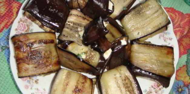 запеченные конвертики из баклажанов