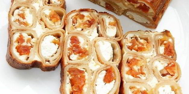 блинная запеканка с творогом и сушеными сливами