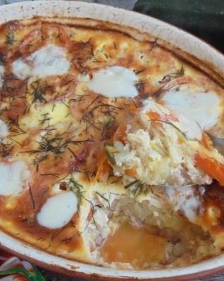 Кабачковая запеканка с моцареллой и томатным кетчупом