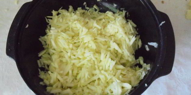 кабачковая запеканка с моцареллой и томатным кетчупом