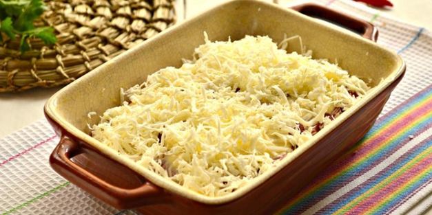 картофельная запеканка с колбасой