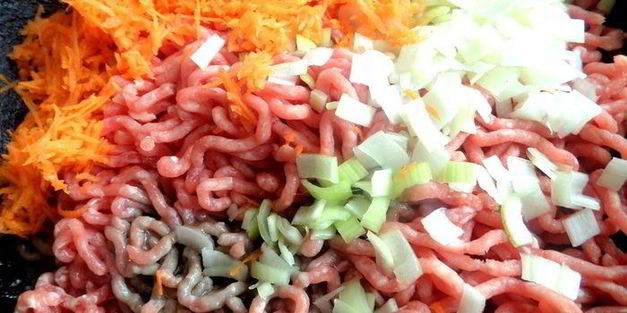 картофельная запеканка с сельдереем и фаршем