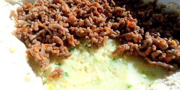 картофельная запеканка с сельдереем и фаршем