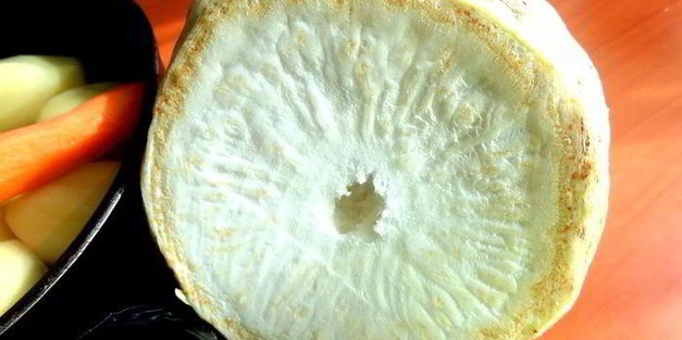 картофельная запеканка с сельдереем и фаршем