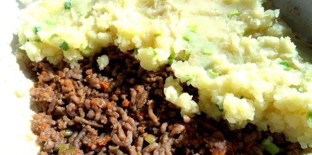 картофельная запеканка с сельдереем и фаршем