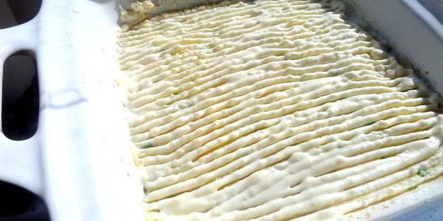 картофельная запеканка с сельдереем и фаршем