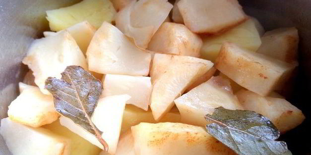 картофельная запеканка с сельдереем и фаршем