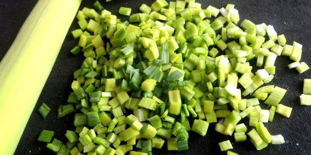 картофельная запеканка с сельдереем и фаршем