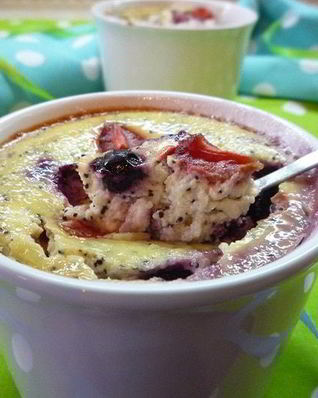 Маковая запеканка с черной смородиной